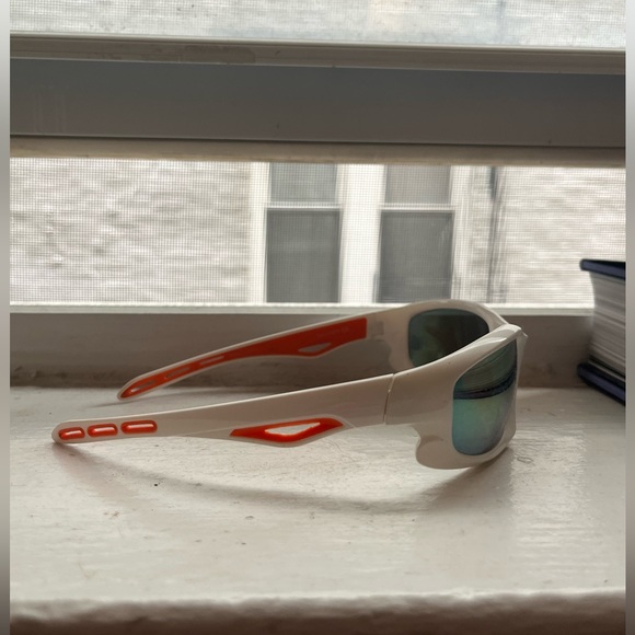 Big white sunglasses with Iridescent lense! - Picture 3 of 3